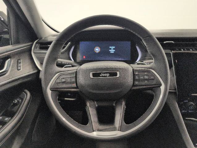 Used 2023 Jeep Grand Cherokee Limited w/ Black Appearance Package AWD/4WD image 6