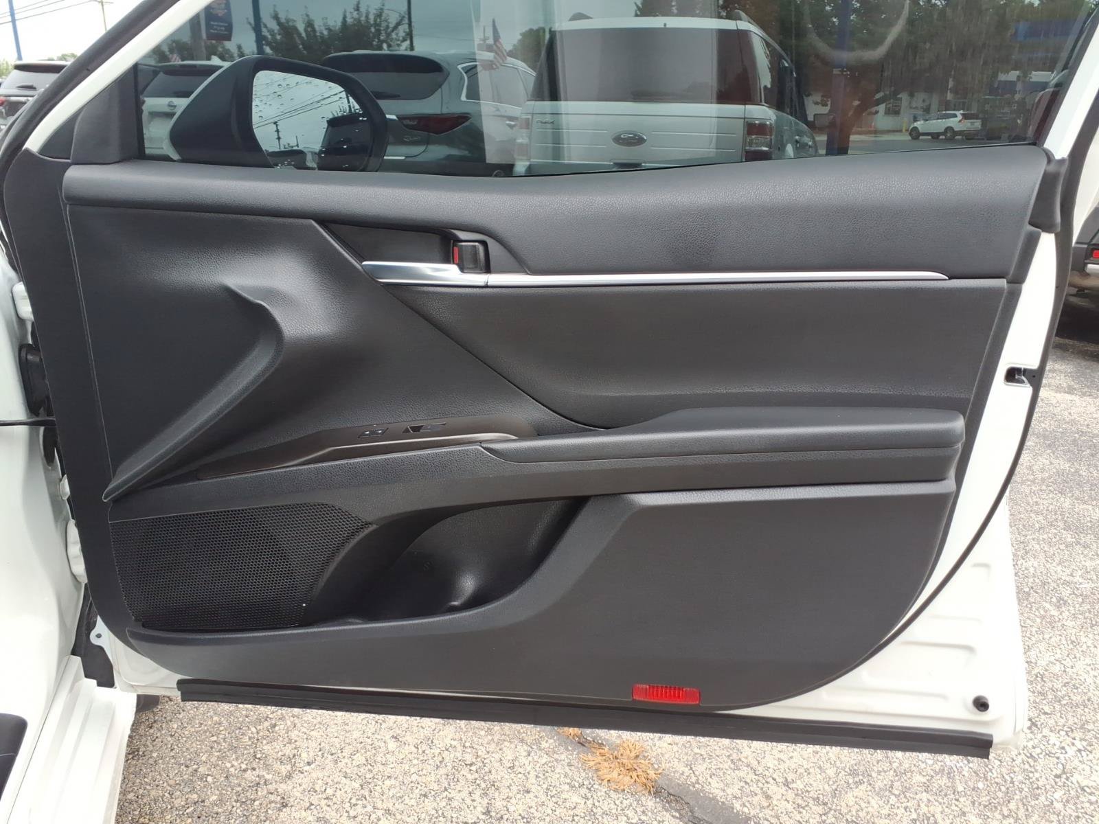 Used 2024 Toyota Camry SE w/ Cold Weather Package FWD image 27
