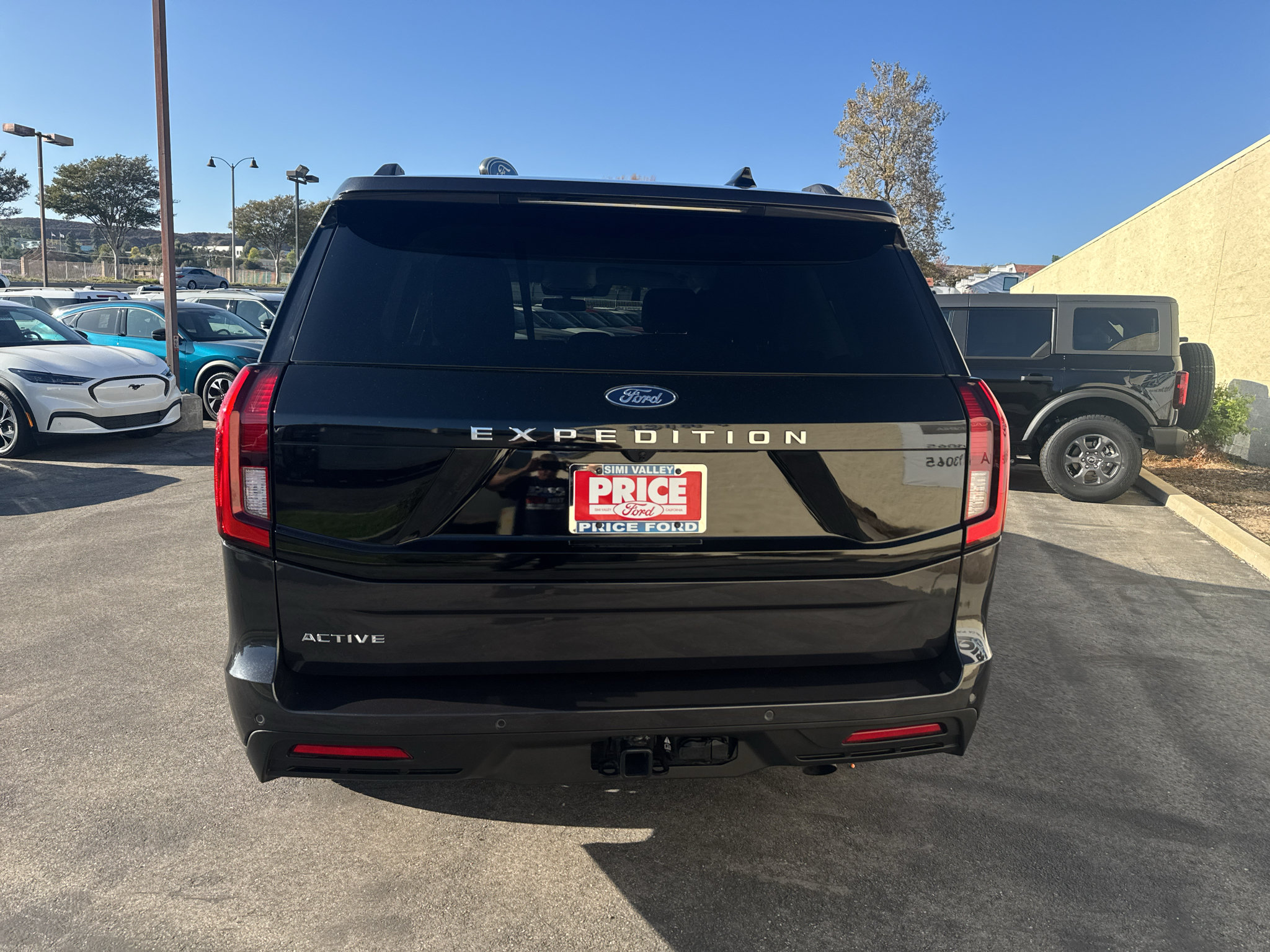 Certified 2025 Ford Expedition Active AWD/4WD image 3