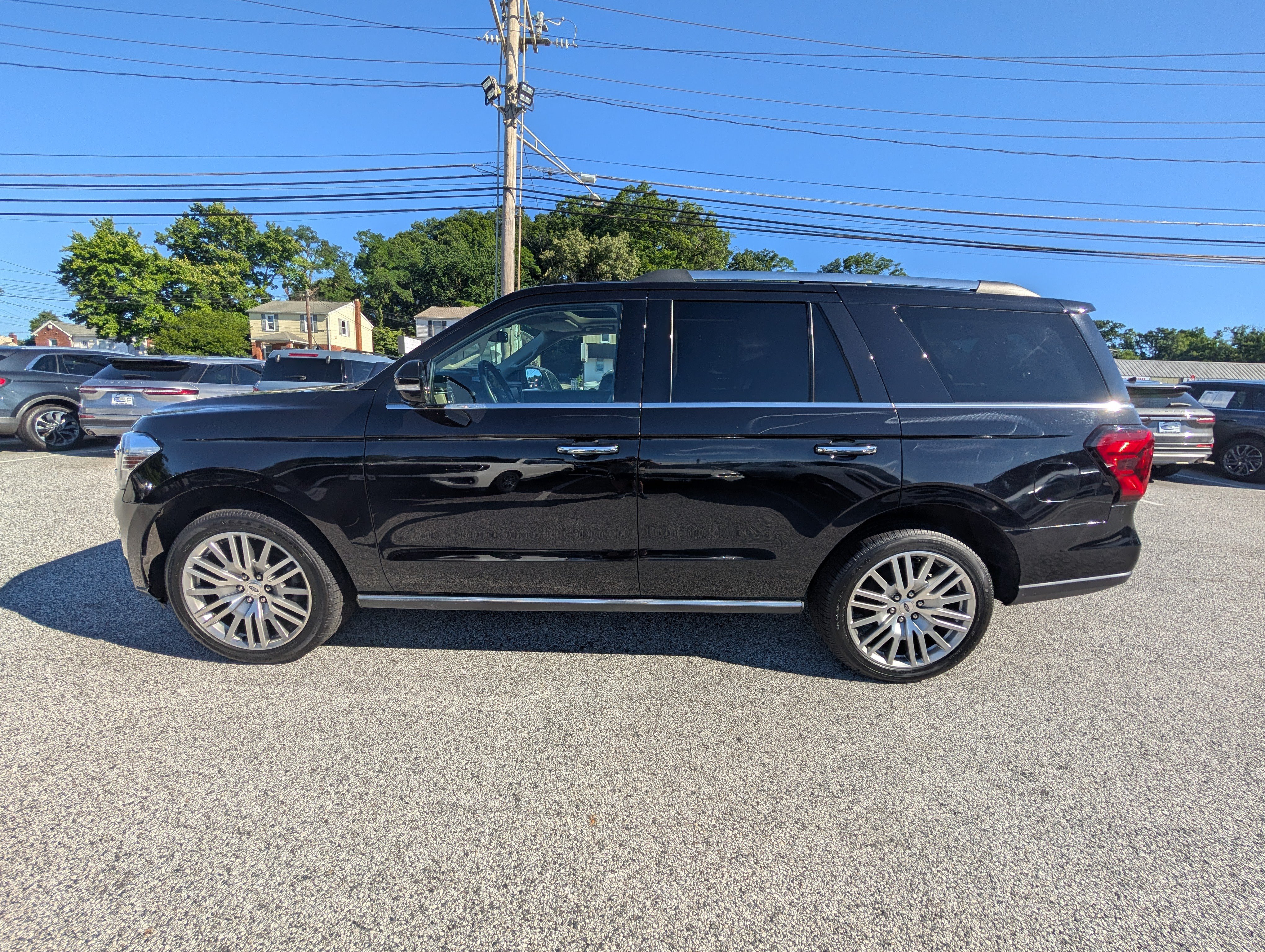 Certified 2022 Ford Expedition Limited AWD/4WD image 3