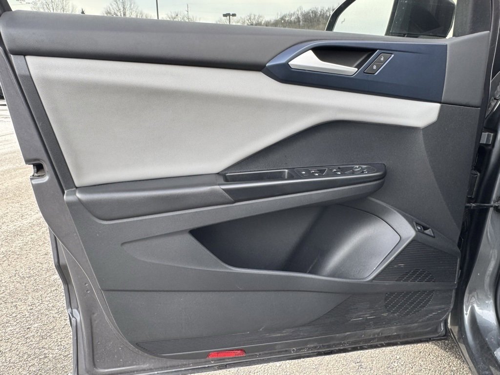 Used 2022 Volkswagen Taos SE w/ Panoramic Sunroof Package image 10