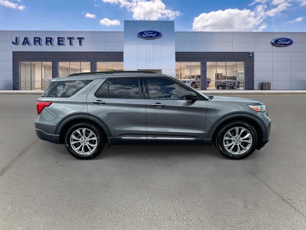 Certified 2021 Ford Explorer XLT w/ Equipment Group 202A RWD image 8