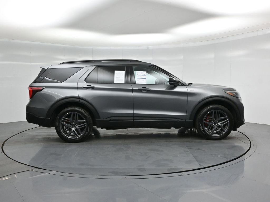 Certified 2025 Ford Explorer ST-Line w/ ST-Line Street Pack image 8