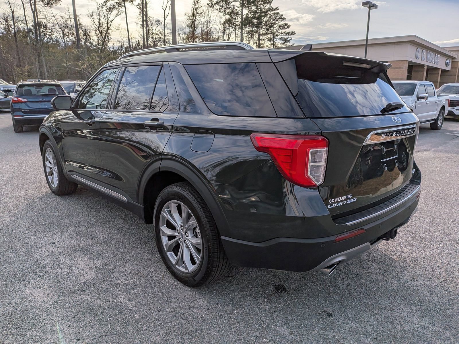 Certified 2023 Ford Explorer Limited w/ Equipment Group 301A image 3