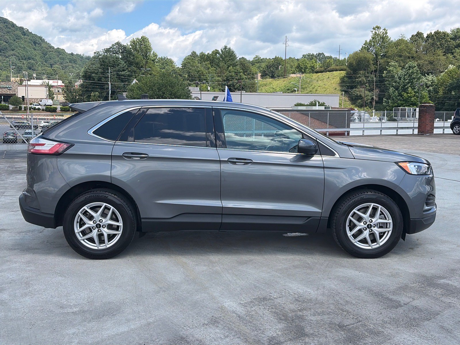 Certified 2024 Ford Edge SEL AWD/4WD image 2