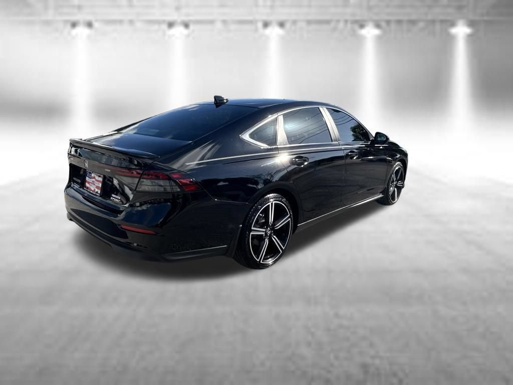 Used 2024 Honda Accord Sport image 4