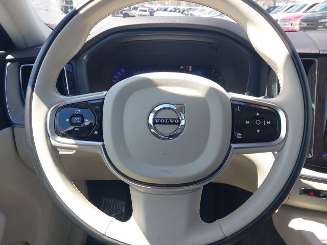 Used 2023 Volvo XC60 B5 Plus AWD/4WD image 20