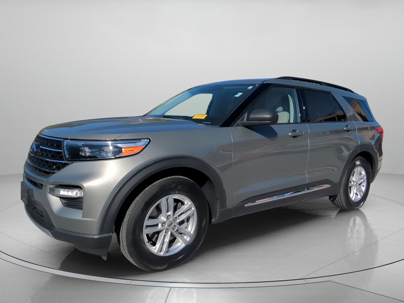 Certified 2020 Ford Explorer XLT w/ Equipment Group 202A image 4