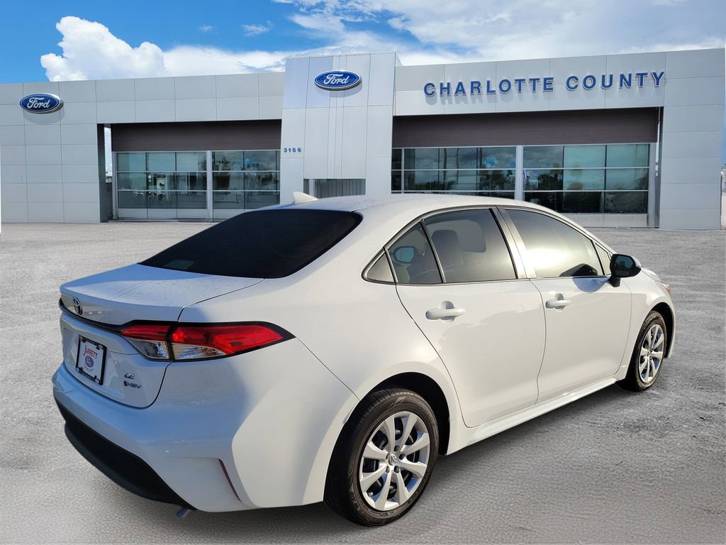 Used 2025 Toyota Corolla LE image 4