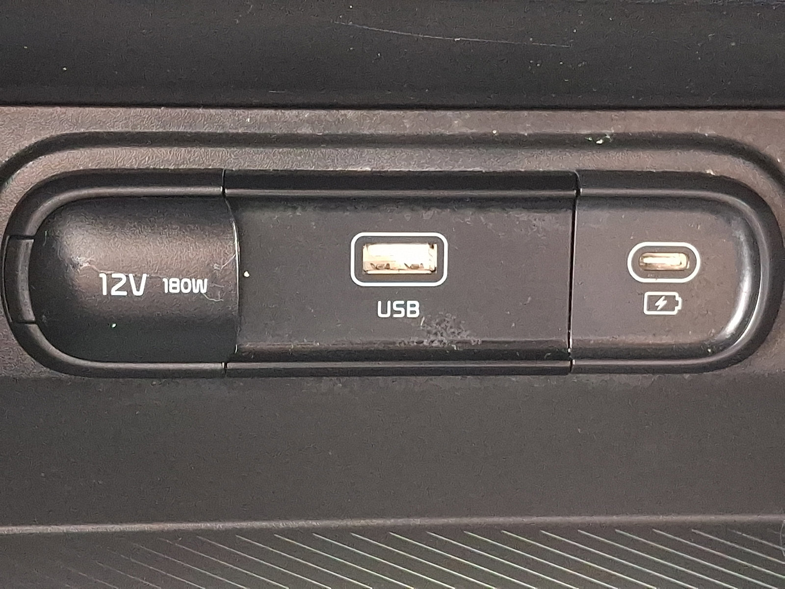 Used 2024 Kia Sportage LX image 25