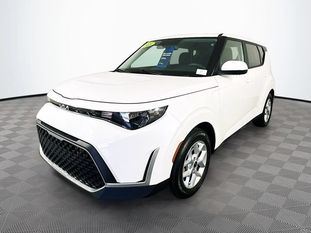 Used 2025 Kia Soul LX w/ LX Technology Package FWD image 7