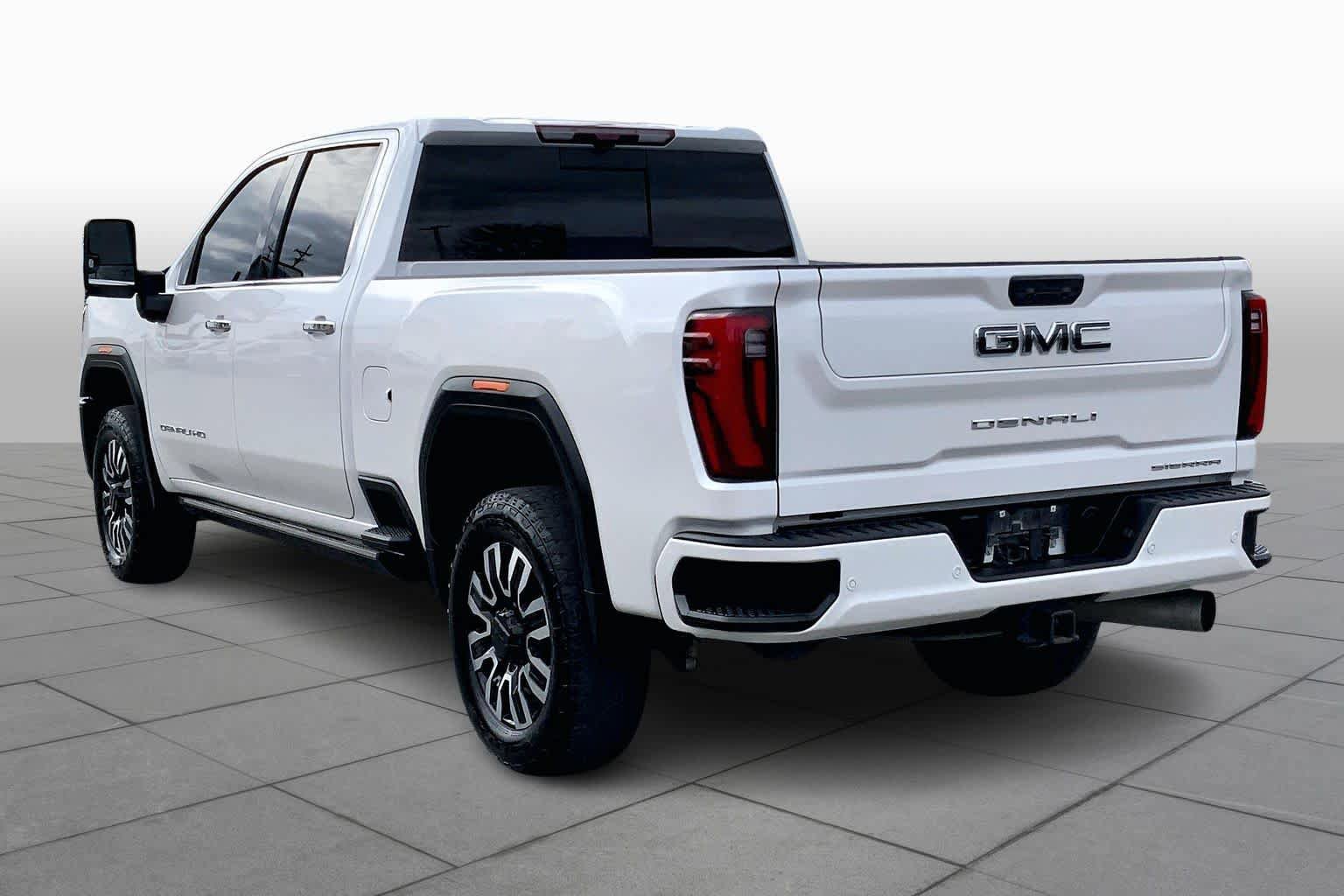 Used 2025 GMC Sierra 2500 Denali Ultimate AWD/4WD image 12