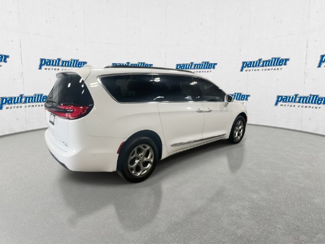 Used 2022 Chrysler Pacifica Limited AWD/4WD image 11