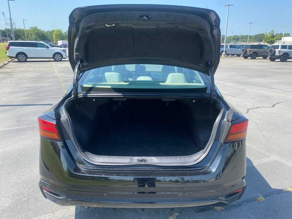 Used 2025 Nissan Altima 2.5 SV FWD image 9