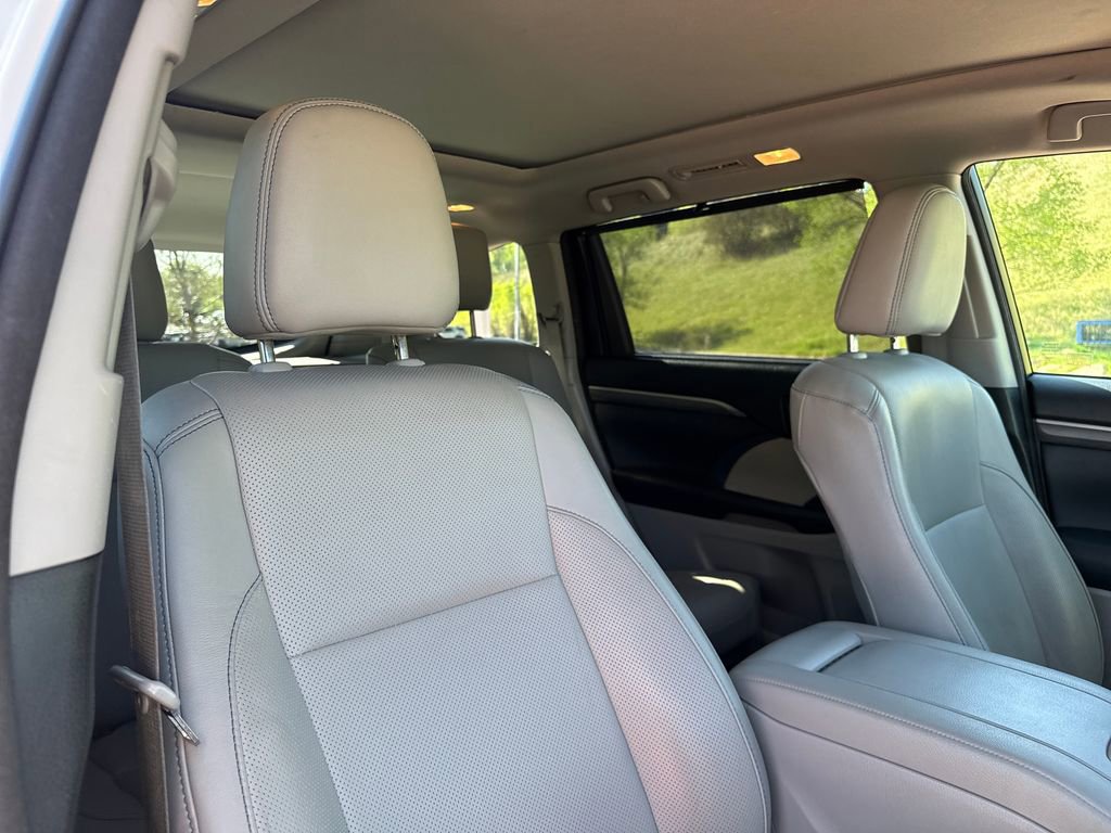 Used 2018 Toyota Highlander Limited Platinum AWD/4WD image 33