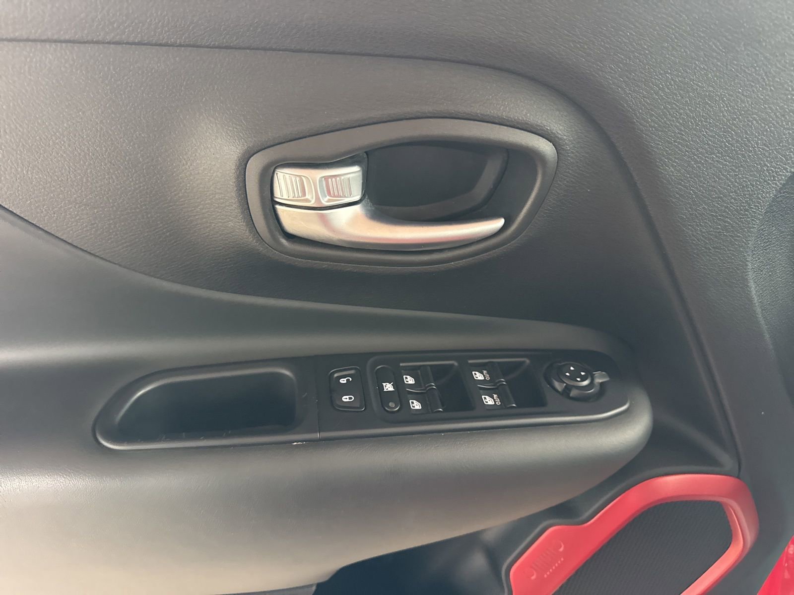 Used 2019 Jeep Renegade Trailhawk image 27