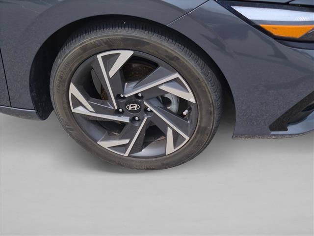 Used 2024 Hyundai Elantra Limited FWD image 9