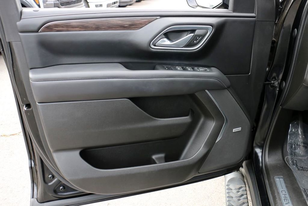 Used 2022 Chevrolet Suburban Z71 w/ Luxury Package image 10