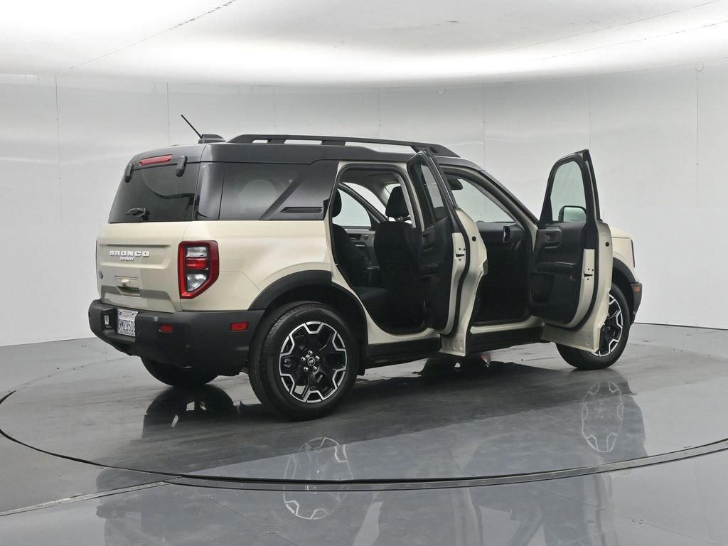 Certified 2025 Ford Bronco Sport Outer Banks w/ Outer Banks Tech Package+ AWD/4WD image 6