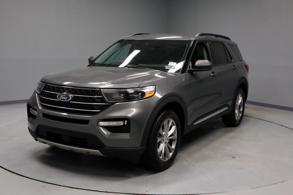 Certified 2022 Ford Explorer XLT w/ Equipment Group 202A AWD/4WD image 8
