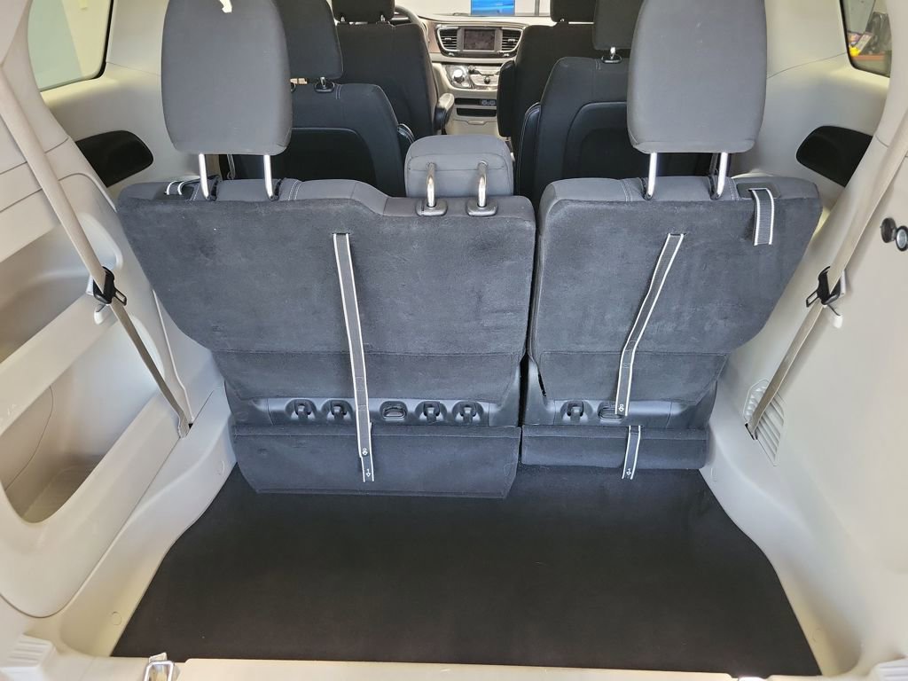 Used 2023 Chrysler Voyager LX FWD image 17