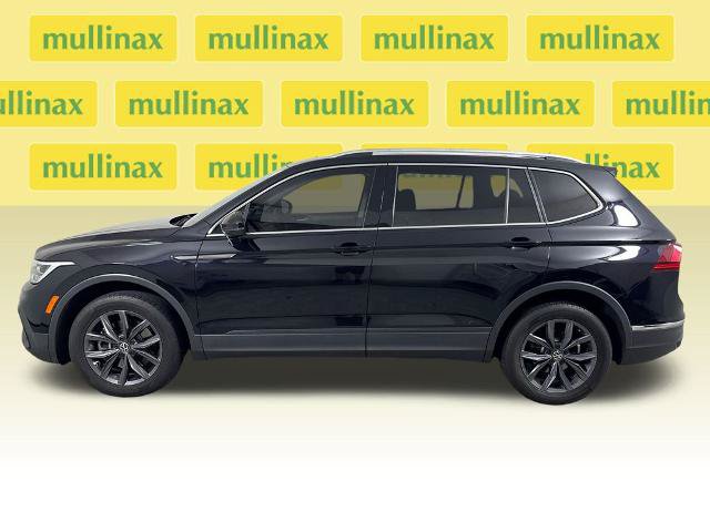 Used 2022 Volkswagen Tiguan SE w/ Panoramic Sunroof Package FWD image 13