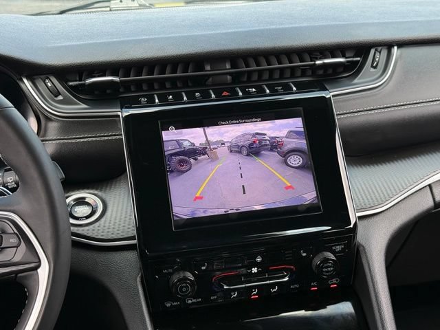 Used 2025 Jeep Grand Cherokee Altitude AWD/4WD video 3
