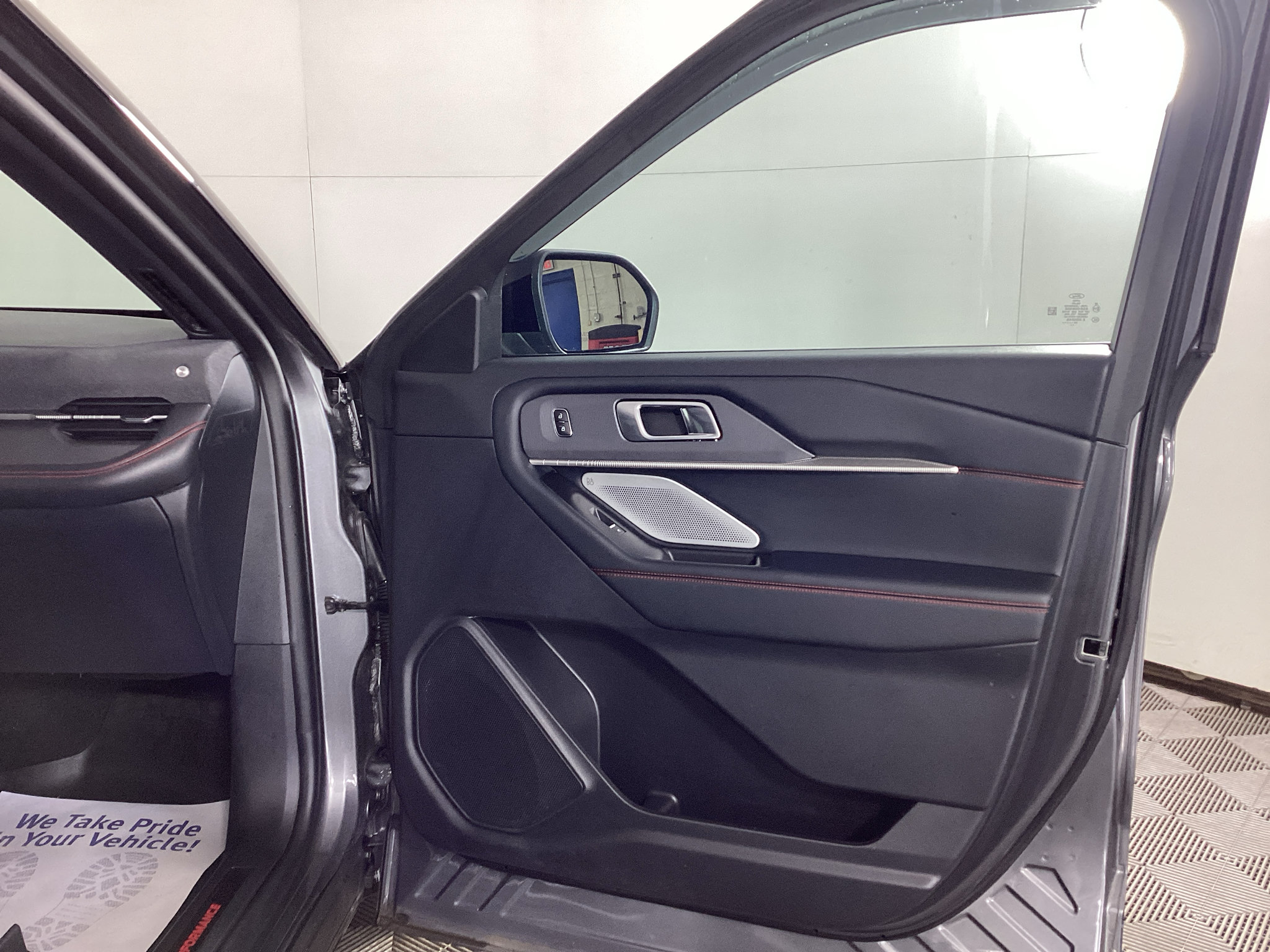 Certified 2025 Ford Explorer ST AWD/4WD image 8