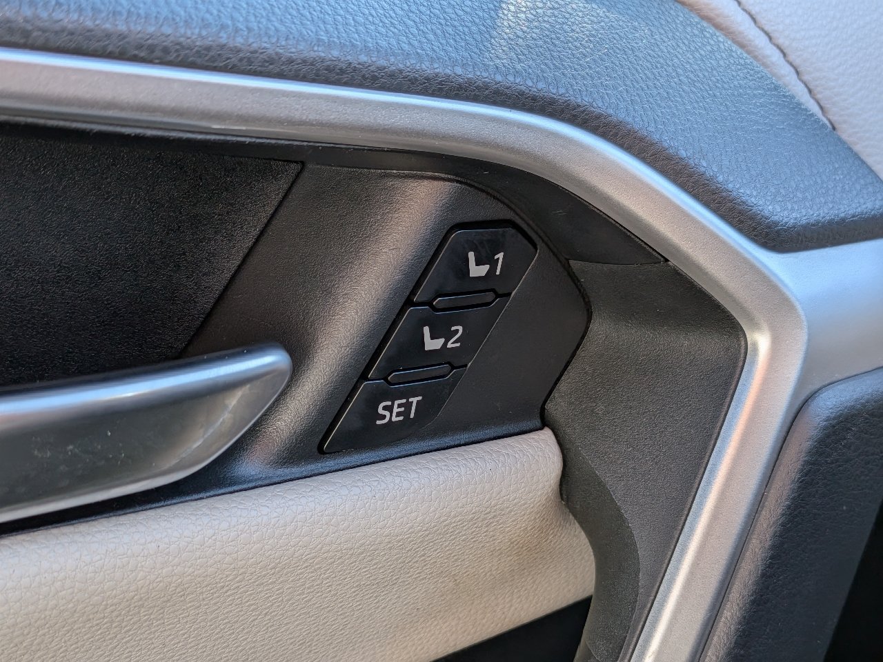 Used 2020 Toyota RAV4 Limited w/ Limited Grade Weather Package AWD/4WD image 30