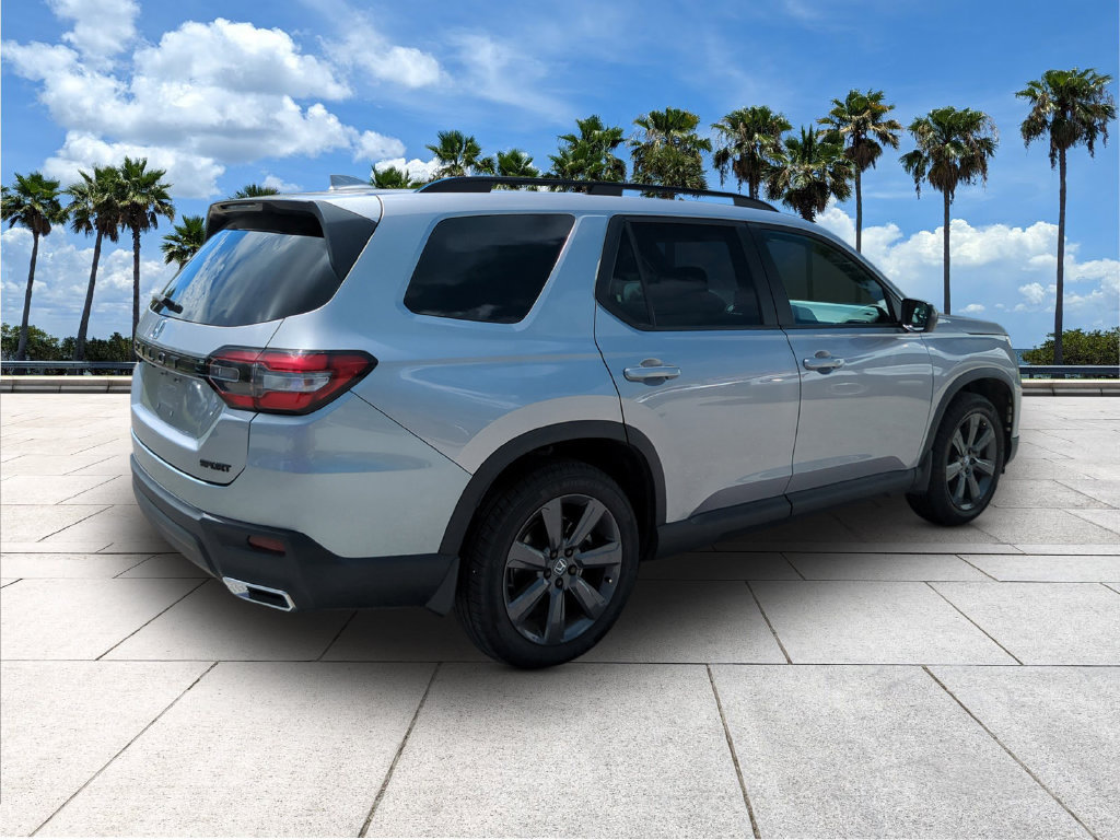 Used 2025 Honda Pilot Sport image 8