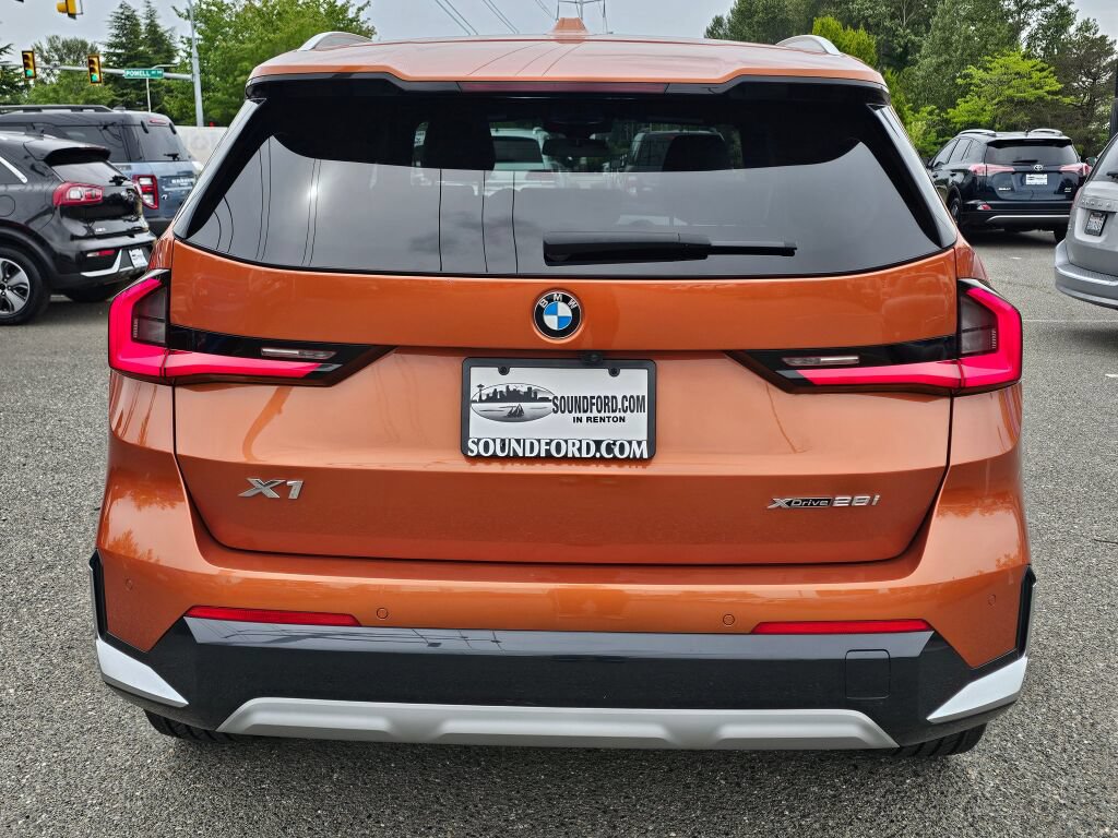 Used 2023 BMW X1 xDrive28i w/ Premium Package AWD/4WD image 4