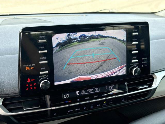 Used 2022 Toyota Sienna XLE FWD image 24