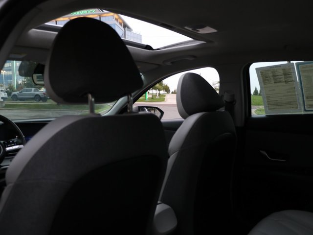 Used 2024 Hyundai Elantra Limited FWD image 16