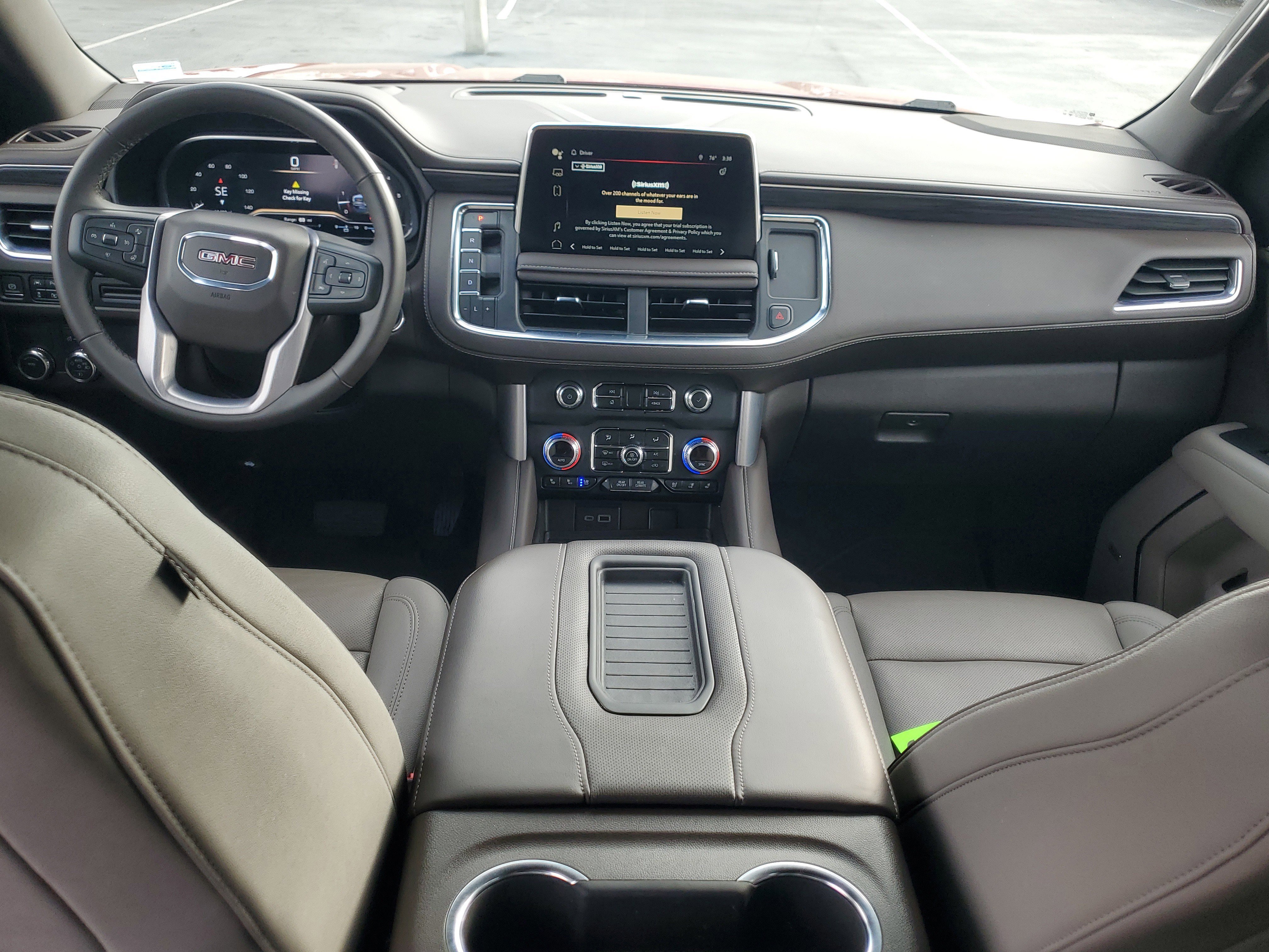 Used 2023 GMC Yukon SLT w/ SLT Luxury Package image 15