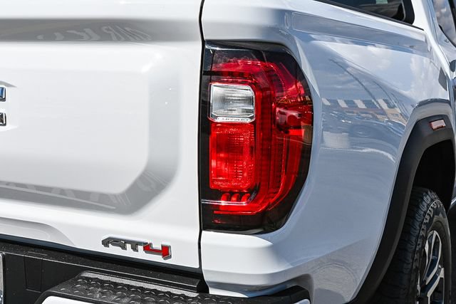Used 2024 GMC Canyon AT4 w/ Technology Package AWD/4WD image 10