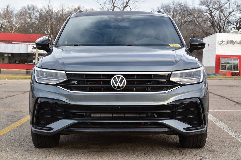 Used 2023 Volkswagen Tiguan SE R-Line image 2
