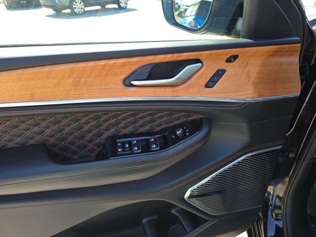 Used 2023 Jeep Grand Cherokee L Summit image 12