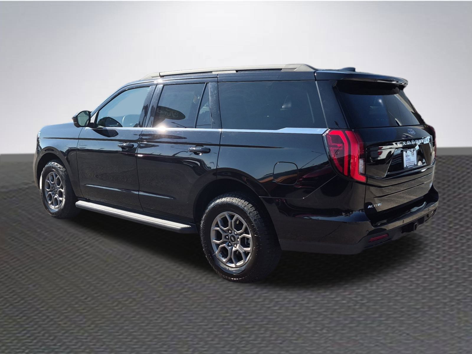 Certified 2025 Ford Expedition Active image 5
