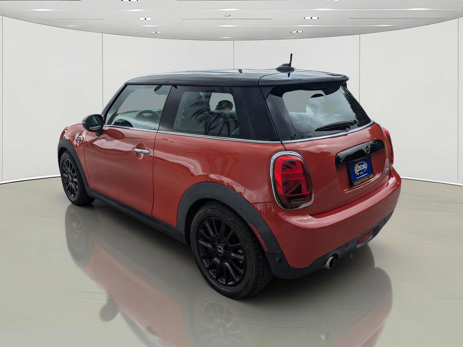 Used 2019 MINI Cooper 2-Door Hardtop FWD image 8