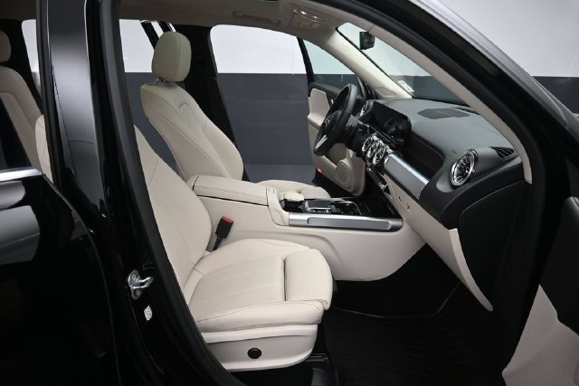Used 2023 Mercedes-Benz GLB 250 4MATIC image 30