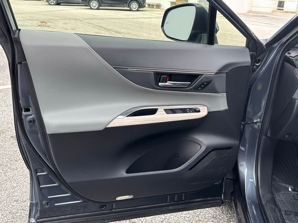 Used 2021 Toyota Venza Limited w/ Advanced Technology Package AWD/4WD image 12