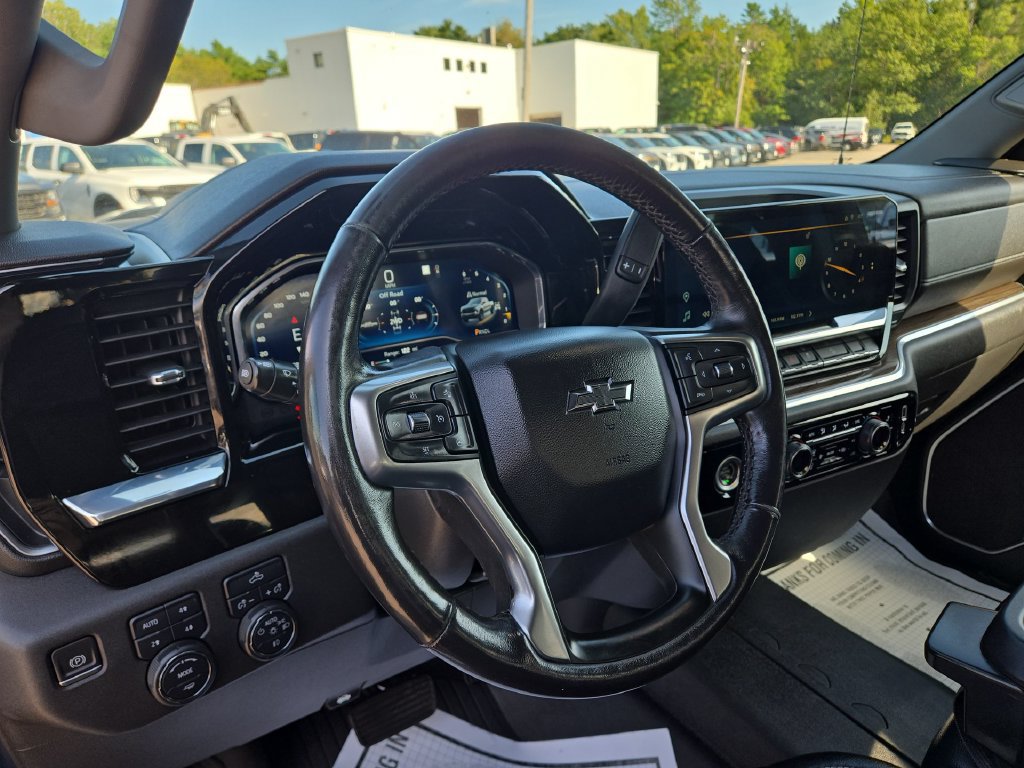 Used 2022 Chevrolet Silverado 1500 LT Trail Boss w/ LPO, Dark Essentials Package AWD/4WD image 7