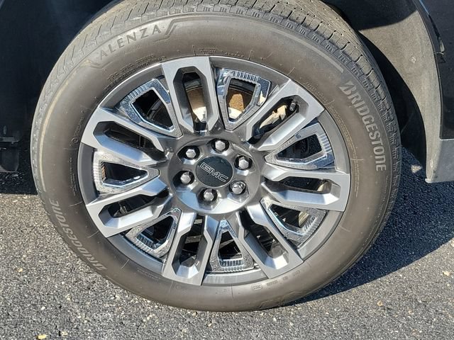 Used 2023 GMC Yukon XL Denali Ultimate AWD/4WD image 32