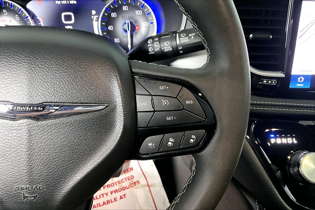 Used 2025 Chrysler Pacifica Limited FWD image 19