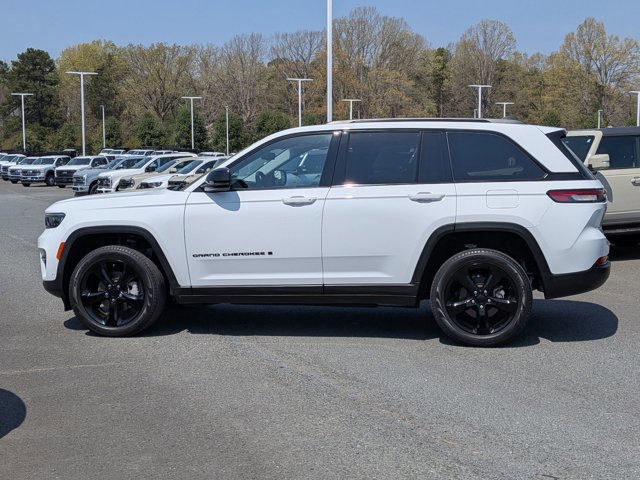Used 2023 Jeep Grand Cherokee Limited w/ Luxury Tech Group II AWD/4WD image 2