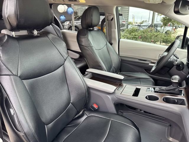 Used 2024 Toyota Sienna XLE image 11