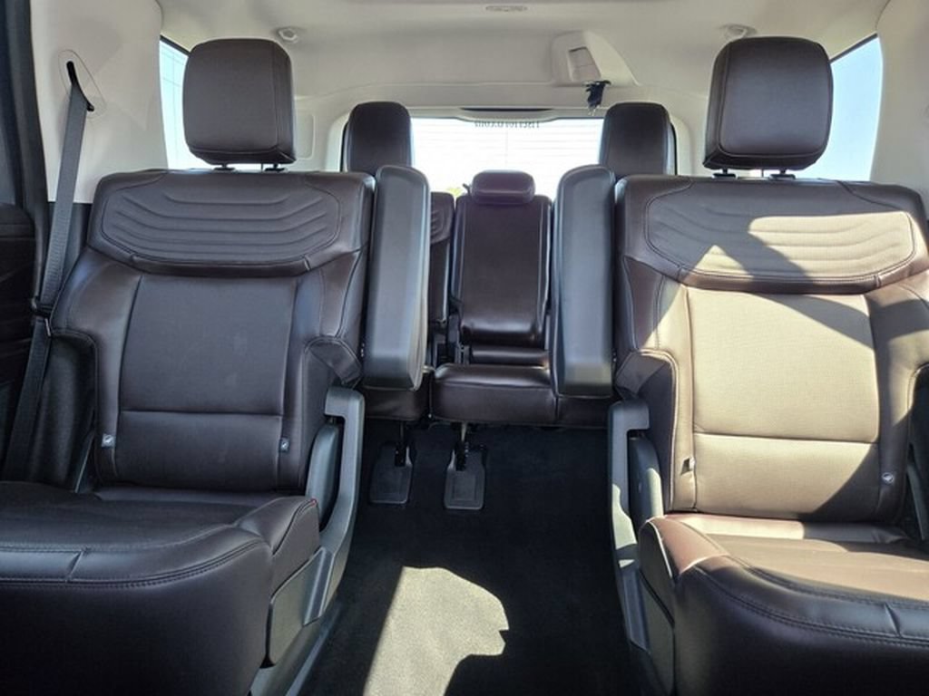 Certified 2025 Ford Expedition Platinum w/ Platinum Ultimate Package AWD/4WD image 12