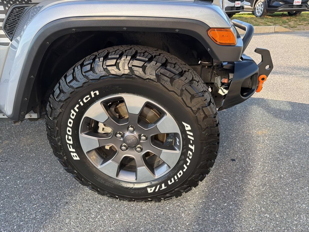 Used 2018 Jeep Wrangler Unlimited Sahara AWD/4WD image 4