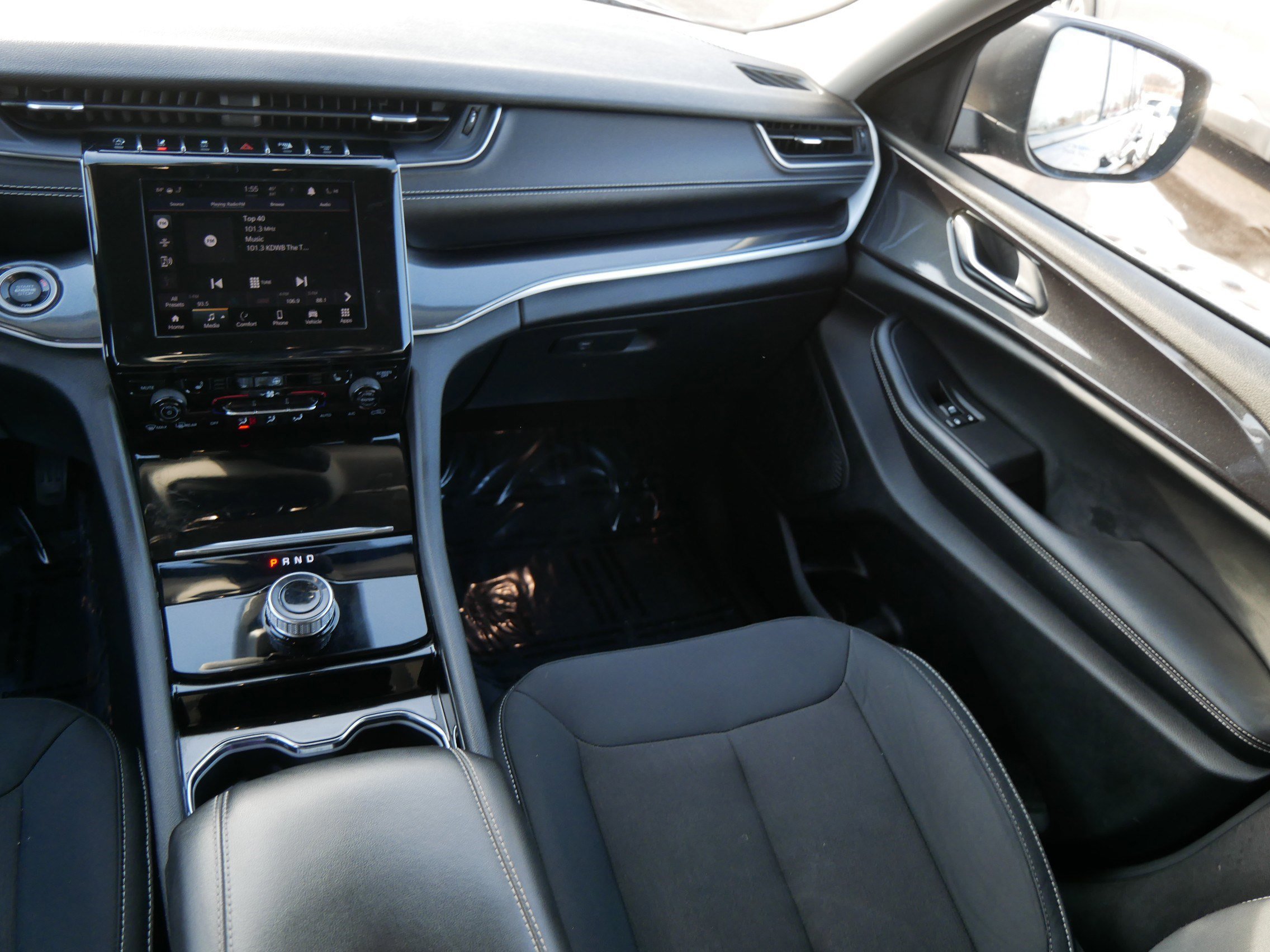 Used 2023 Jeep Grand Cherokee Laredo w/ Luxury Tech Group I image 11