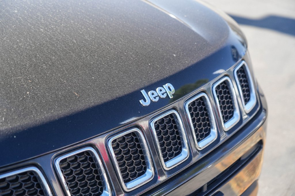 Used 2019 Jeep Compass Latitude w/ Popular Equipment Group FWD image 14